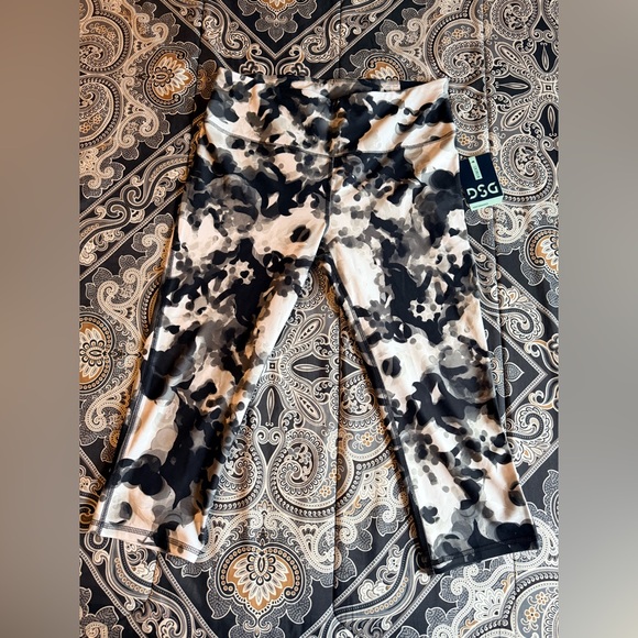 DSG Pants - DSG Performance High Rise Capri Workout Leggings Large